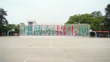 瀘縣建筑職業(yè)中專學校2016年報名條件、招生對象