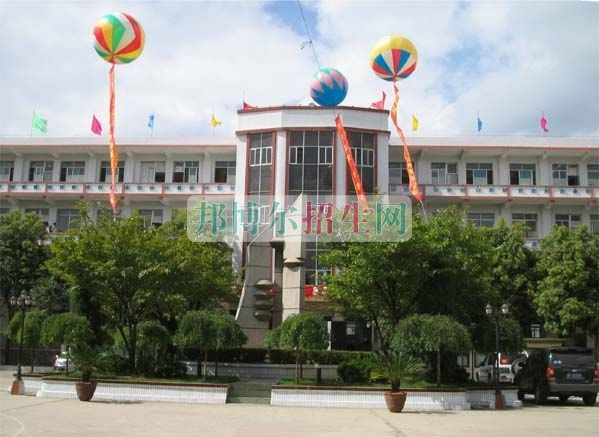 畢節(jié)地區(qū)財(cái)貿(mào)學(xué)校2016年報(bào)名條件、招生對(duì)象