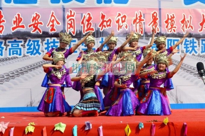 貴陽鐵路高級技工學(xué)校2016年報名條件、招生對象