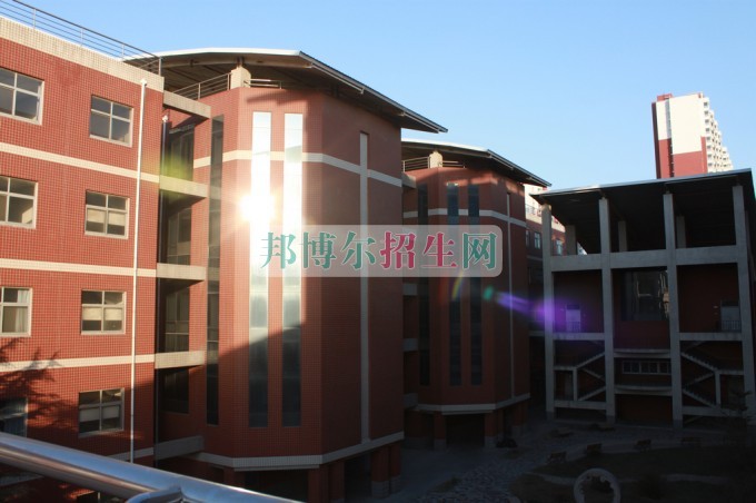 河北大學工商學院招生辦聯(lián)系電話