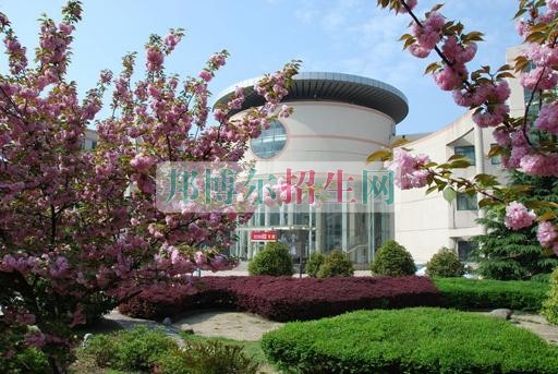 無(wú)錫商業(yè)職業(yè)技術(shù)學(xué)院招生辦聯(lián)系電話(huà)