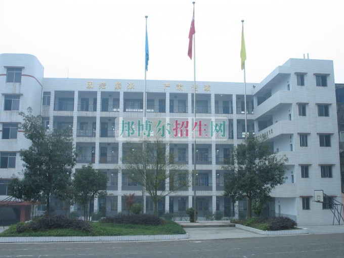 南充信息工程職業(yè)學(xué)校2016年報(bào)名條件、招生對(duì)象