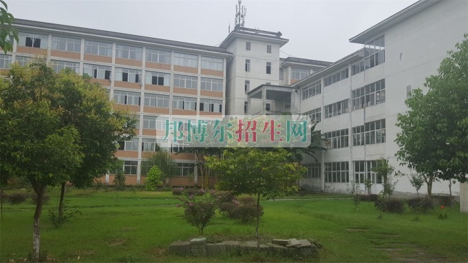 成都信息技術(shù)學(xué)校報(bào)名條件、招生對(duì)象