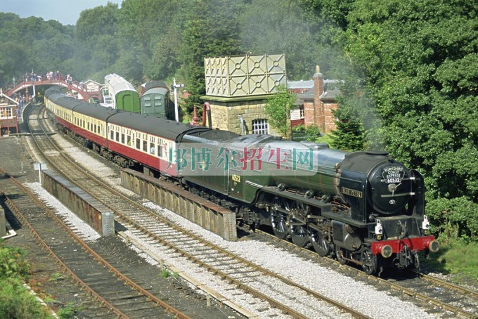 哪個(gè)大專(zhuān)學(xué)校鐵路專(zhuān)業(yè)好