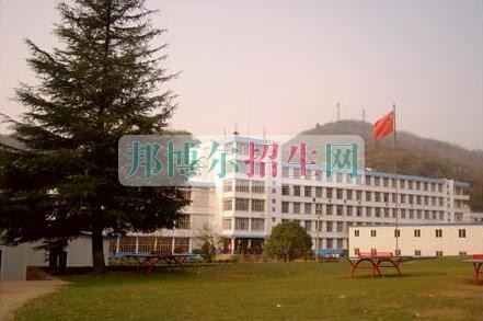 初中畢業(yè)學航空服務怎樣