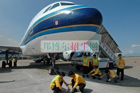 初中畢業(yè)學(xué)飛機(jī)維修怎么樣