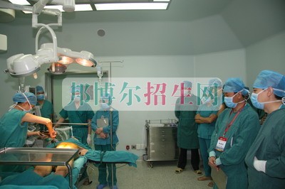 初中畢業(yè)可以學(xué)臨床醫(yī)學(xué)嗎