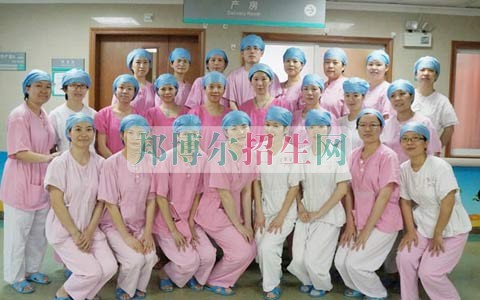 女生學(xué)助產(chǎn)護理