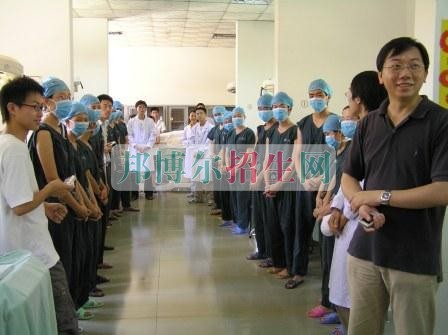 臨床醫(yī)學(xué)好找工作嗎