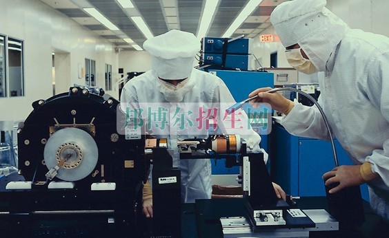 女生學(xué)醫(yī)學(xué)檢驗(yàn)專(zhuān)業(yè)有前途嗎