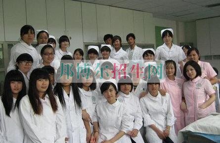 初中畢業(yè)學高級護理的學校