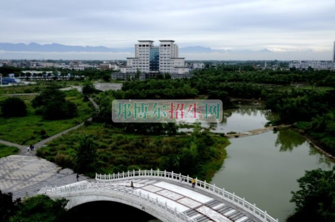 哪個針灸推拿學(xué)校最好