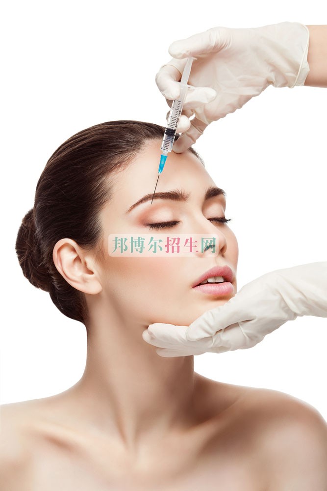 初中畢業(yè)讀醫(yī)學(xué)美容