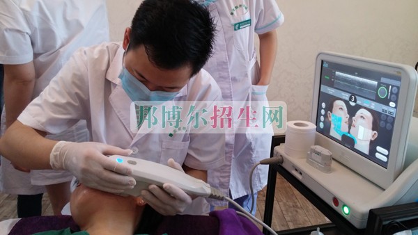 初中畢業(yè)能讀醫(yī)學美容嗎