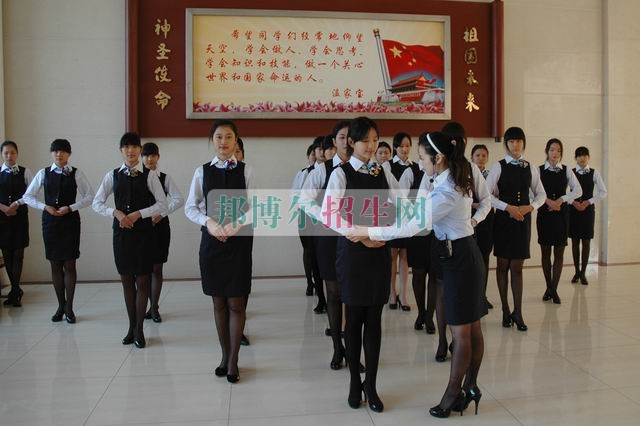 成都航空服務(wù)學(xué)校報(bào)名條件