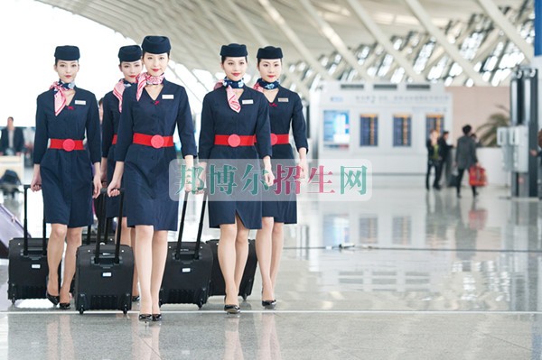成都學(xué)空中乘務(wù)哪個(gè)學(xué)校好