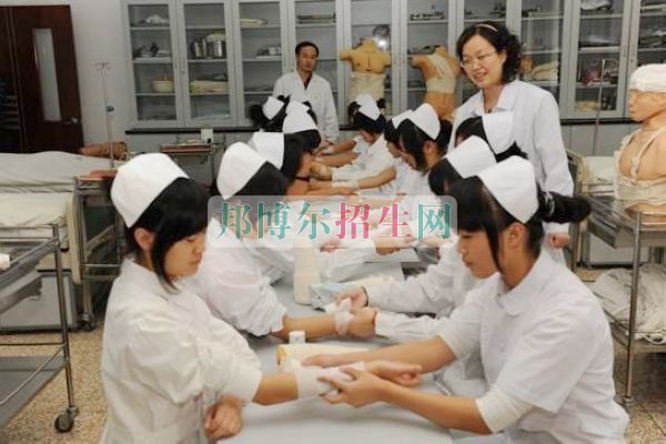 成都高級(jí)護(hù)理大專(zhuān)好的學(xué)校