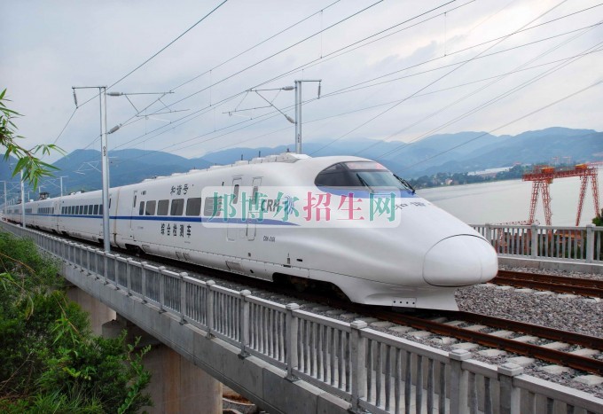 成都哪個學(xué)校有軌道交通