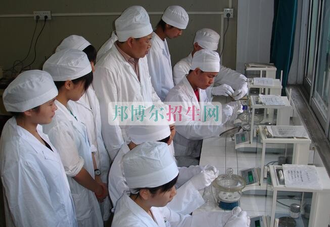 成都內(nèi)比較好的藥劑專(zhuān)業(yè)大專(zhuān)學(xué)校