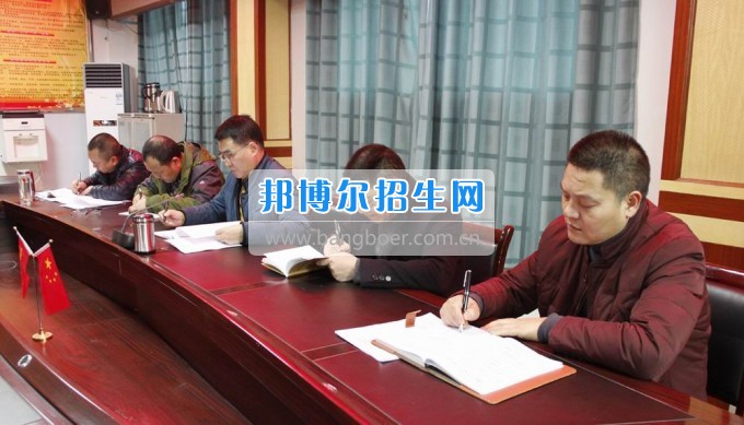 四川省達縣職業(yè)高級中學(xué)召開2017年春季脫貧攻堅專題會