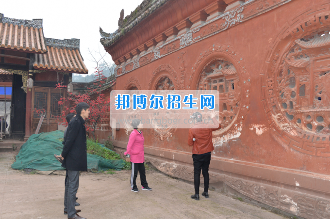 川南幼兒師范高等?？茖W(xué)校黨委書記羅慧帶隊考察孔子文化和校園文化