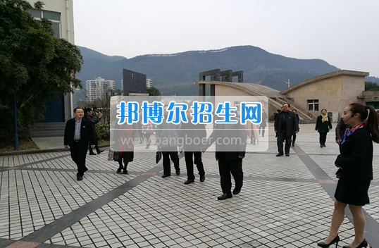 川南幼兒師范高等專(zhuān)科學(xué)校考察交流并巡查實(shí)習(xí)生情況