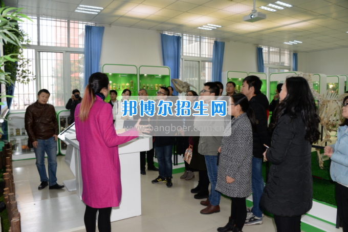 川南幼兒師范高等專科學(xué)校與內(nèi)江職業(yè)技術(shù)學(xué)校開展青年聯(lián)誼活動(dòng)