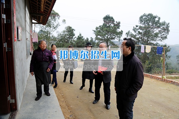 內(nèi)江師范學(xué)院督導(dǎo)組赴資中縣銀山鎮(zhèn)金紫鋪村開展脫貧攻堅專項督導(dǎo)
