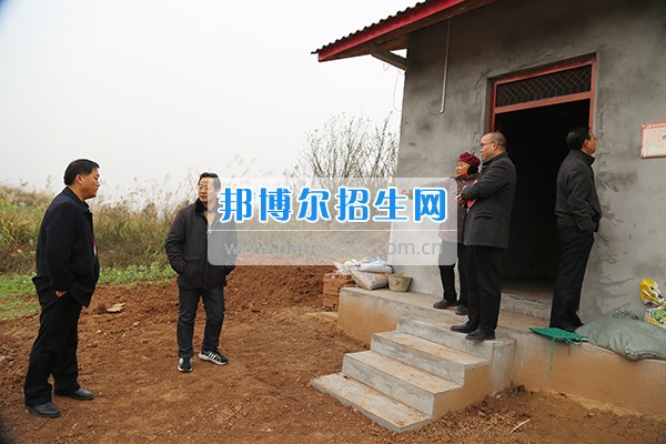 內(nèi)江師范學(xué)院督導(dǎo)組赴資中縣銀山鎮(zhèn)金紫鋪村開展脫貧攻堅專項督導(dǎo)