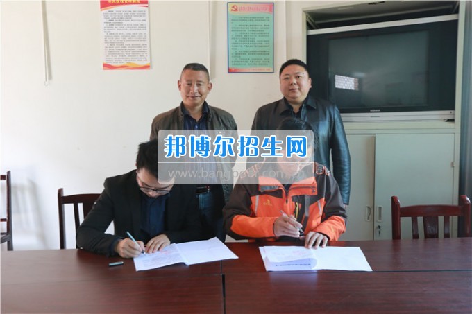 川北幼兒師范高等?？茖W(xué)校開(kāi)展2017年幫扶插花貧困戶對(duì)接工作