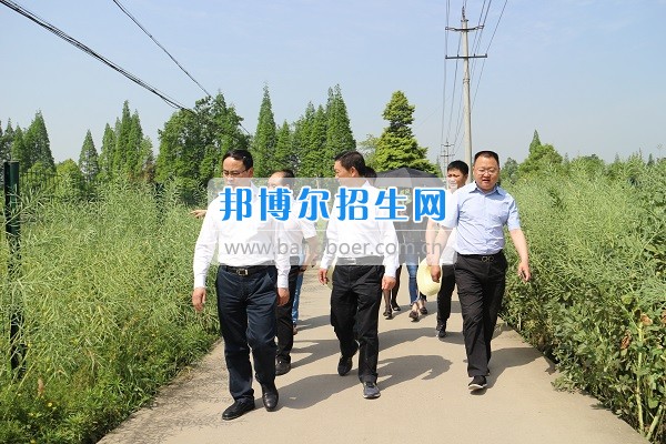 2017年成都農(nóng)業(yè)科技職業(yè)學(xué)院召開“校地合作、共建園區(qū)”專題會(huì)