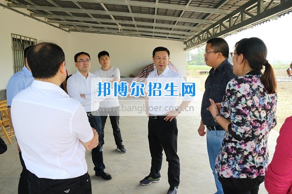 2017年成都農(nóng)業(yè)科技職業(yè)學(xué)院召開“校地合作、共建園區(qū)”專題會(huì)