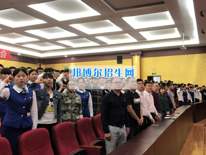 成都機電工程學(xué)校舉行2017年“五四”新團(tuán)員入團(tuán)儀式