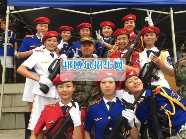 重慶海聯(lián)職業(yè)技術(shù)學院輔導員被學子贊為“心中最美”