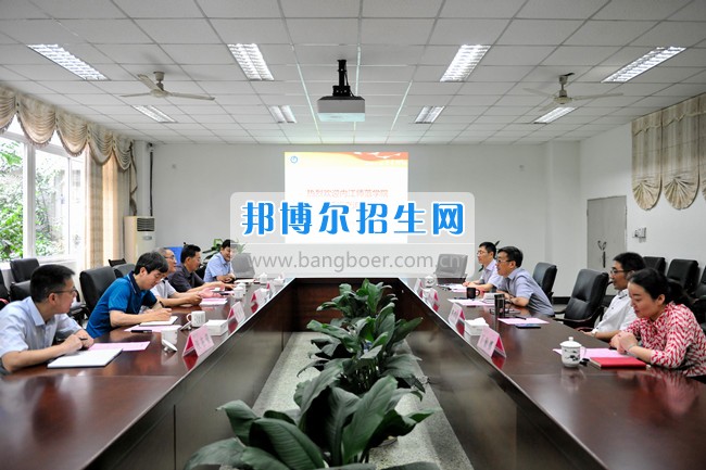 內(nèi)江師范學(xué)院校長(zhǎng)張志遠(yuǎn)率隊(duì)來(lái)樂山師范學(xué)院考察交流