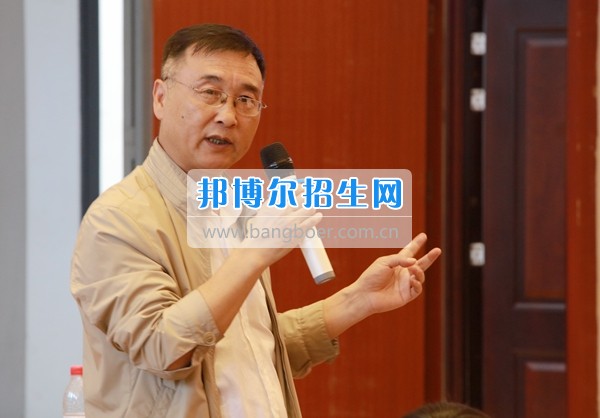 貴州商業(yè)高等?？茖W(xué)校舉行“協(xié)同創(chuàng)新 共謀發(fā)展——高校服務(wù)區(qū)域經(jīng)濟(jì)發(fā)展論壇”