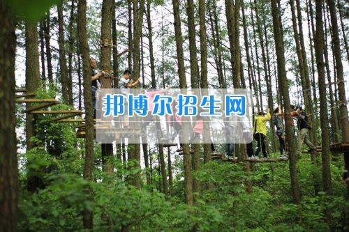 南充衛(wèi)校班主任戶外拓展訓(xùn)練