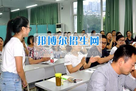 四川衛(wèi)生康復(fù)職業(yè)學院2017新進教職工崗前培訓開班