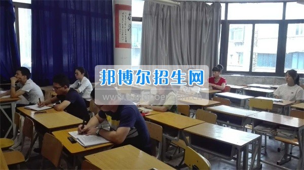 貴州航天職業(yè)技術(shù)學(xué)院全體黨員同志觀看《央企領(lǐng)導(dǎo)人員違紀(jì)違法警示錄(一)》專題警示教育片