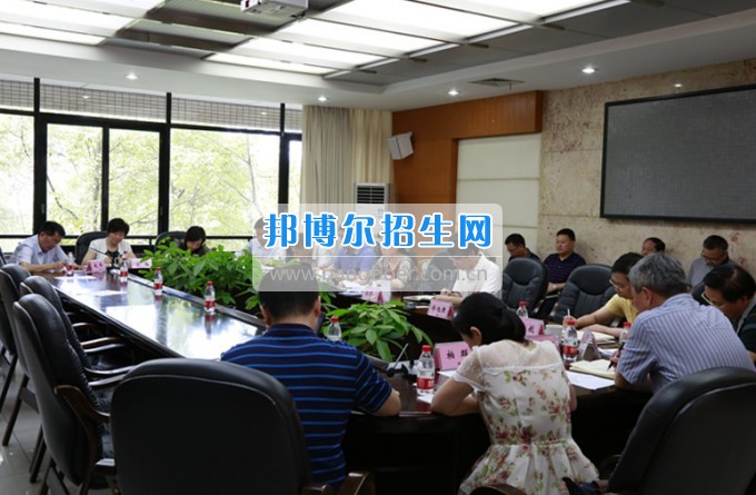 重慶工商大學(xué)召開黨委擴(kuò)大會