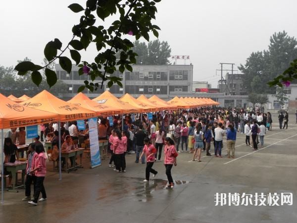 四川人民醫(yī)院護(hù)士學(xué)校2019年報(bào)名條件、招生對(duì)象