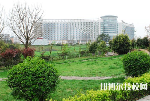 成都科華職業(yè)技術(shù)學(xué)校2020年報名條件、招生要求、招生對象