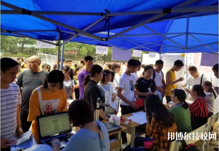 銅仁中等職業(yè)學(xué)校2020年報名條件、招生要求、招生對象