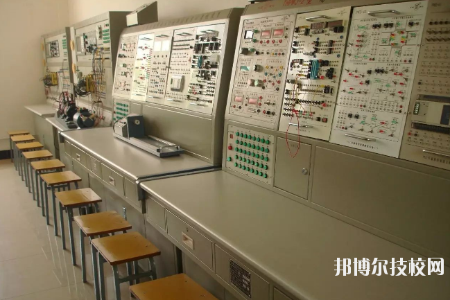 宜春工業(yè)學(xué)校2020年報名條件、招生要求、招生對象 