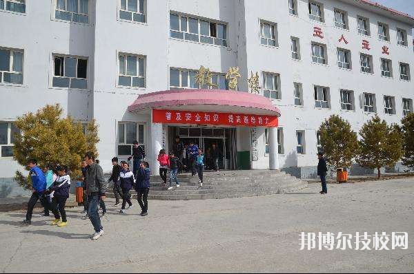 上高職業(yè)技術學校2020年招生辦聯(lián)系電話