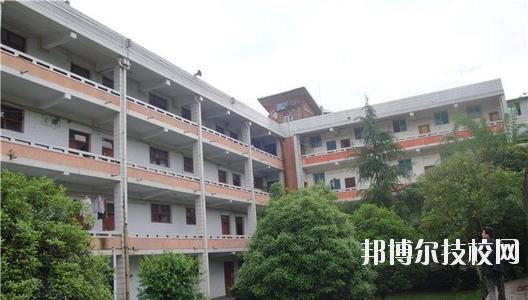 清鎮(zhèn)中等職業(yè)技術(shù)學(xué)校2020年報名條件、招生要求、招生對象