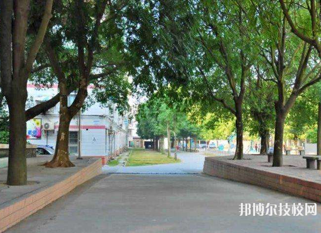 重慶公共交通技工學(xué)校2020年報名條件、招生要求、招生對象