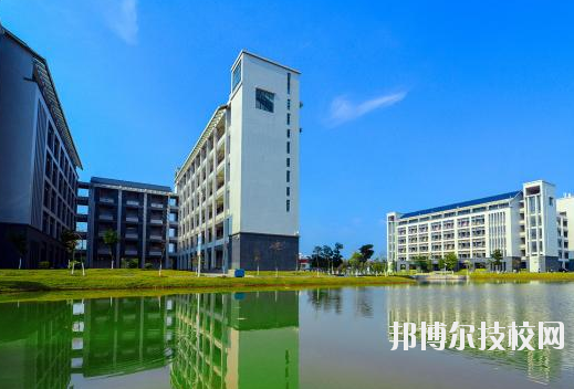 河源衛(wèi)生學(xué)校2020年報(bào)名條件、招生要求、招生對(duì)象