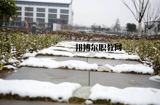 江蘇高港中等專業(yè)學校2020年報名條件、招生要求、招生對象