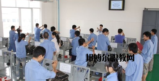 河池交通技工學(xué)校2020年報(bào)名條件、招生要求、招生對象 